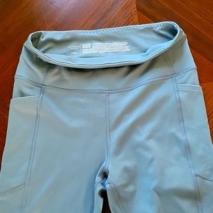 Size medium 7/8 length VS leggings